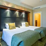 The Queens Otel 4*