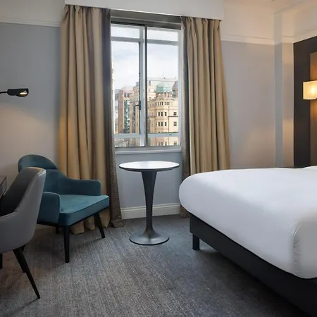 The Queens リーズ