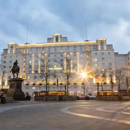 The Queens リーズ