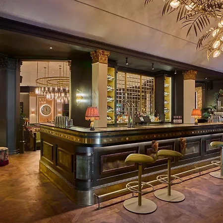 ホテル The Queens 4*