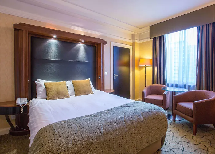 Готель The Queens 4*