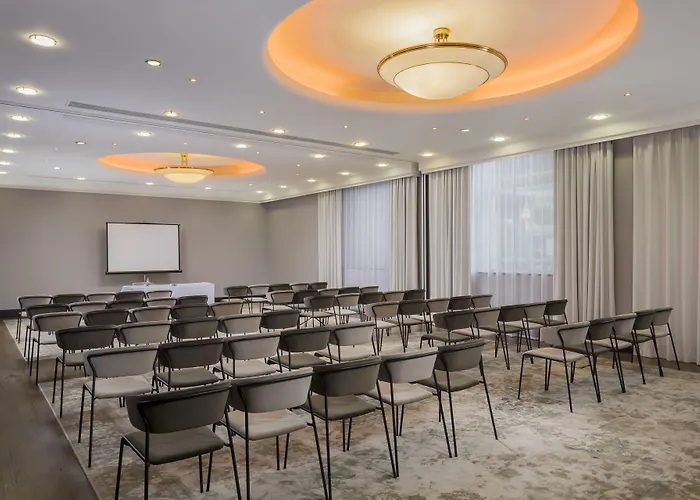 The Queens Готель 4*