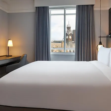 The Queens リーズ