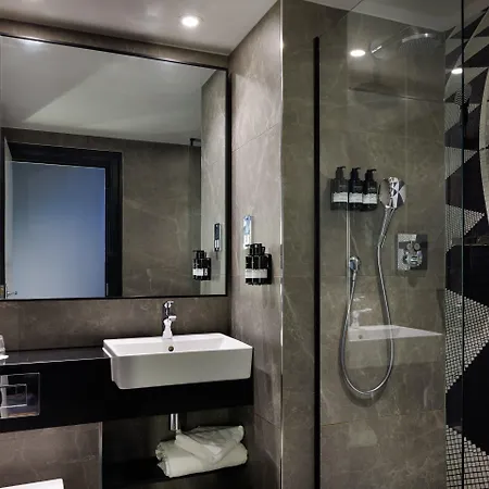 The Queens Hotel 4*