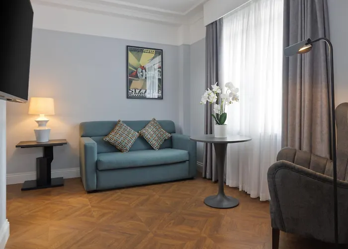 The Queens Szálloda 4*