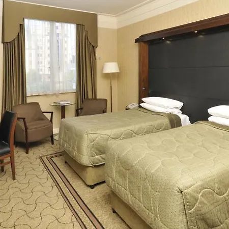 The Queens Hotel 4*