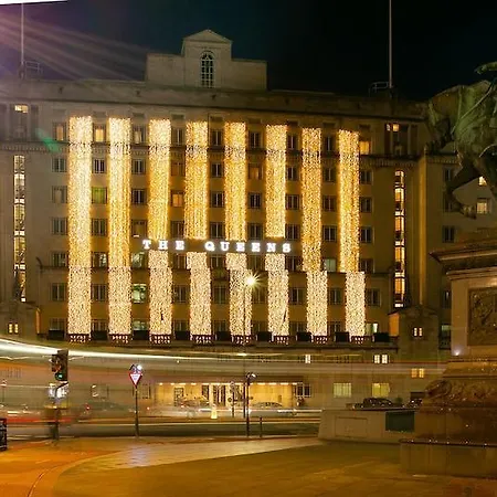 Hotel The Queens