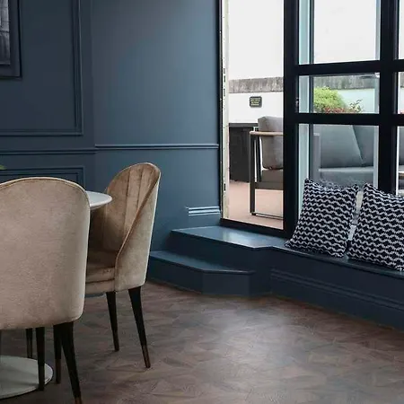 Hotel The Queens 4*