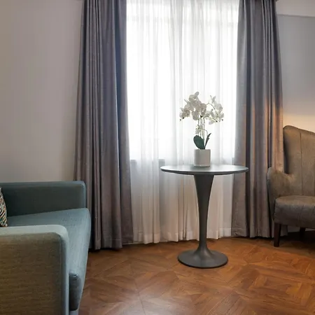 Hotel The Queens