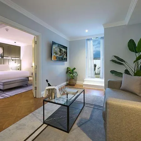 The Queens 4* Leeds (West Yorkshire)