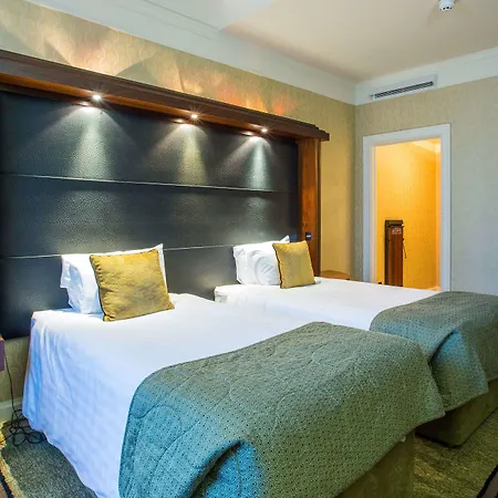 The Queens Hotel 4*