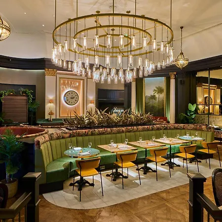 The Queens 4* 利兹