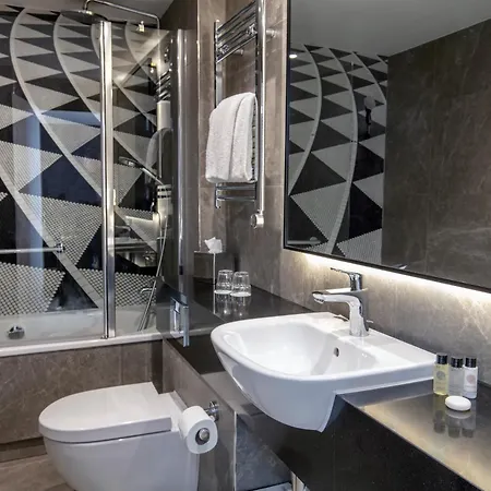 The Queens Leeds (West Yorkshire)