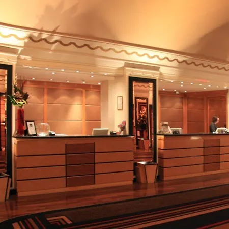 Hotel The Queens