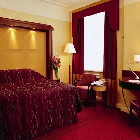 The Queens Hotel