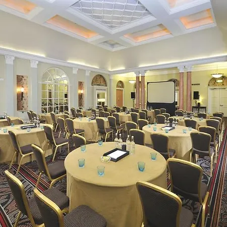 Hotel The Queens 4*