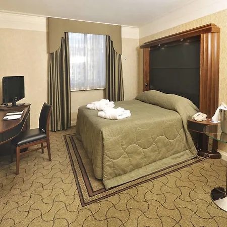 The Queens Hotel