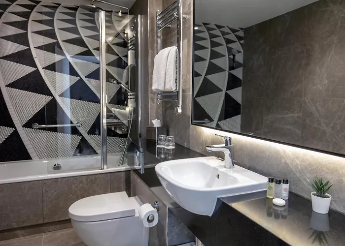 The Queens Leeds (West Yorkshire)